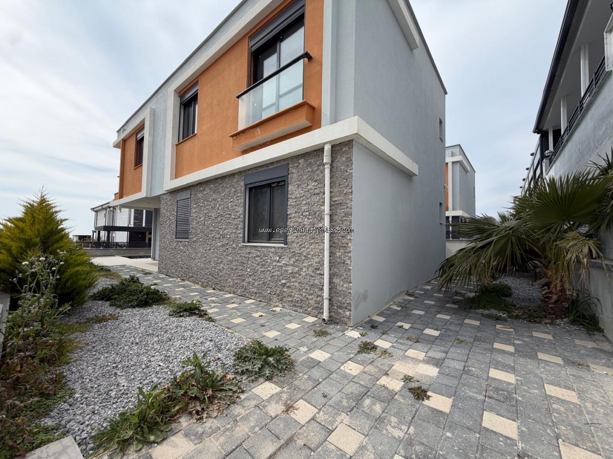 Hisarda Tam Müstakil Havuzlu 4+1 Villa